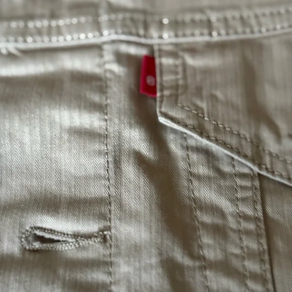 Levis trucker jacket. Mens size large. Brand new with tags - Picture 3 of 7